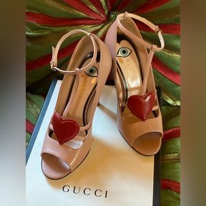Rare Gucci Heeled shoes sandals T-strap heart Authentic Made in Italy Size 37.5